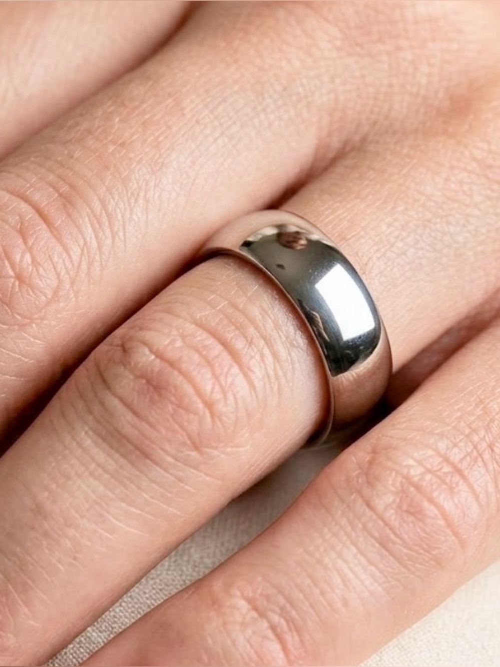 NWOT Titanium Ring sz 7